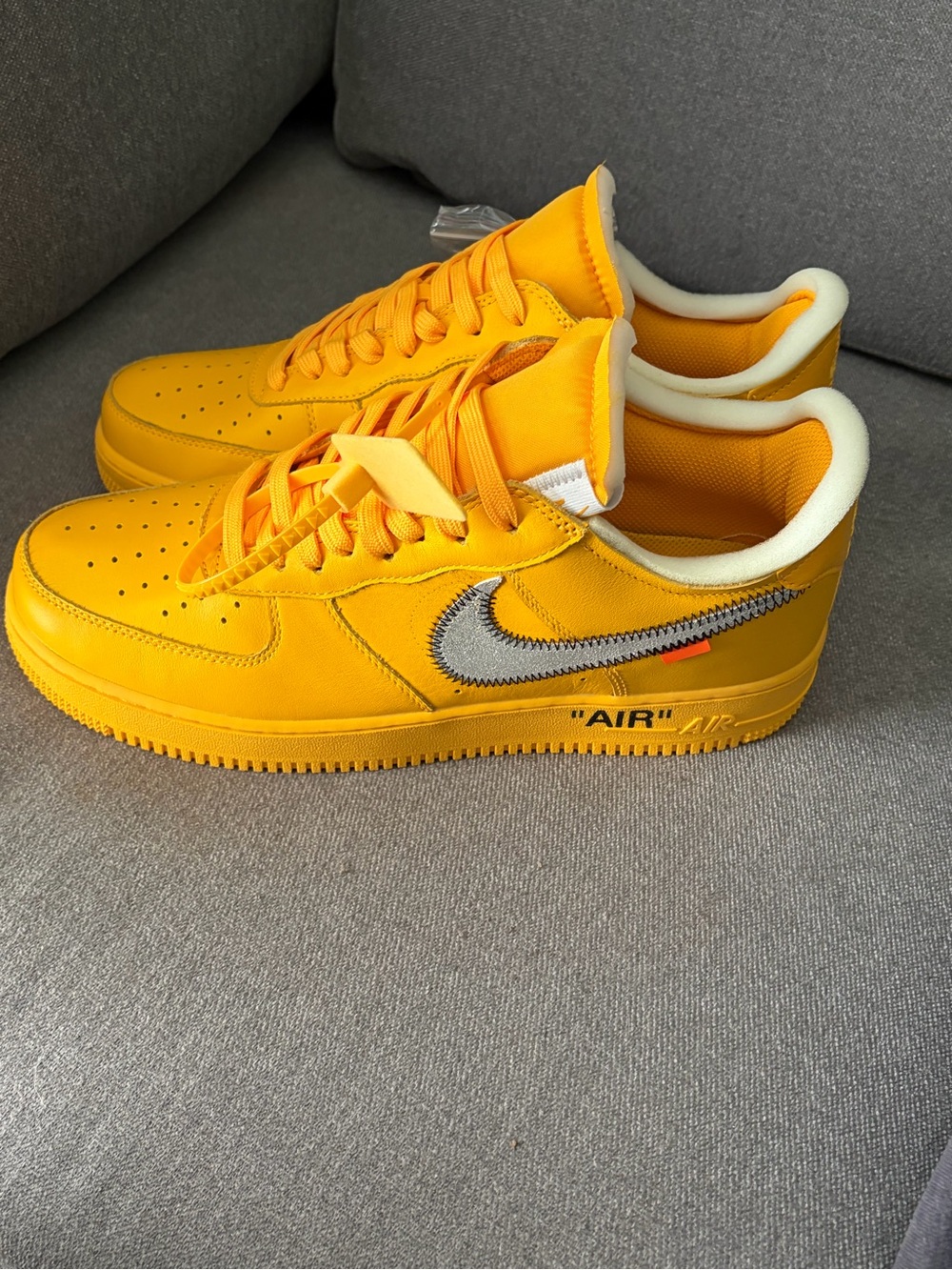 Size 13 - Nike Air Force 1 Low OFF-WHITE University Gold Metallic Silver - Picture 5 of 6